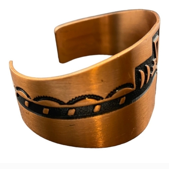 Wide Copper Cuff Southwestern Bracelet / Niello & Stamped Scalloped Design, Mark - Picture 4 of 9